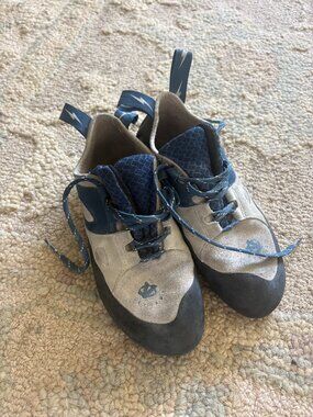 Evolv Skyhawk Rock Climbing Shoes Women's Size 9.5 (EU 41)
